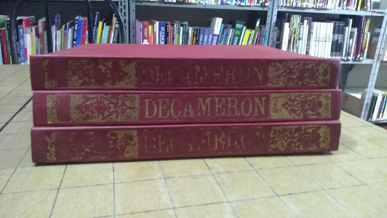 Livro Decameron Coleção 3 Livros Giovanni Boccaccio 7112