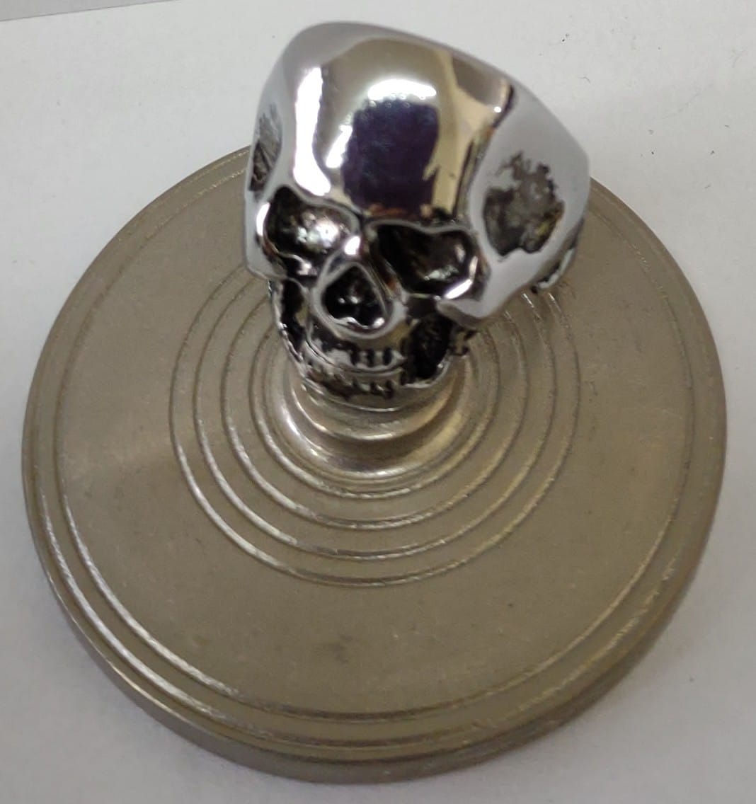 Anel Caveira Fonte Prateado AN20