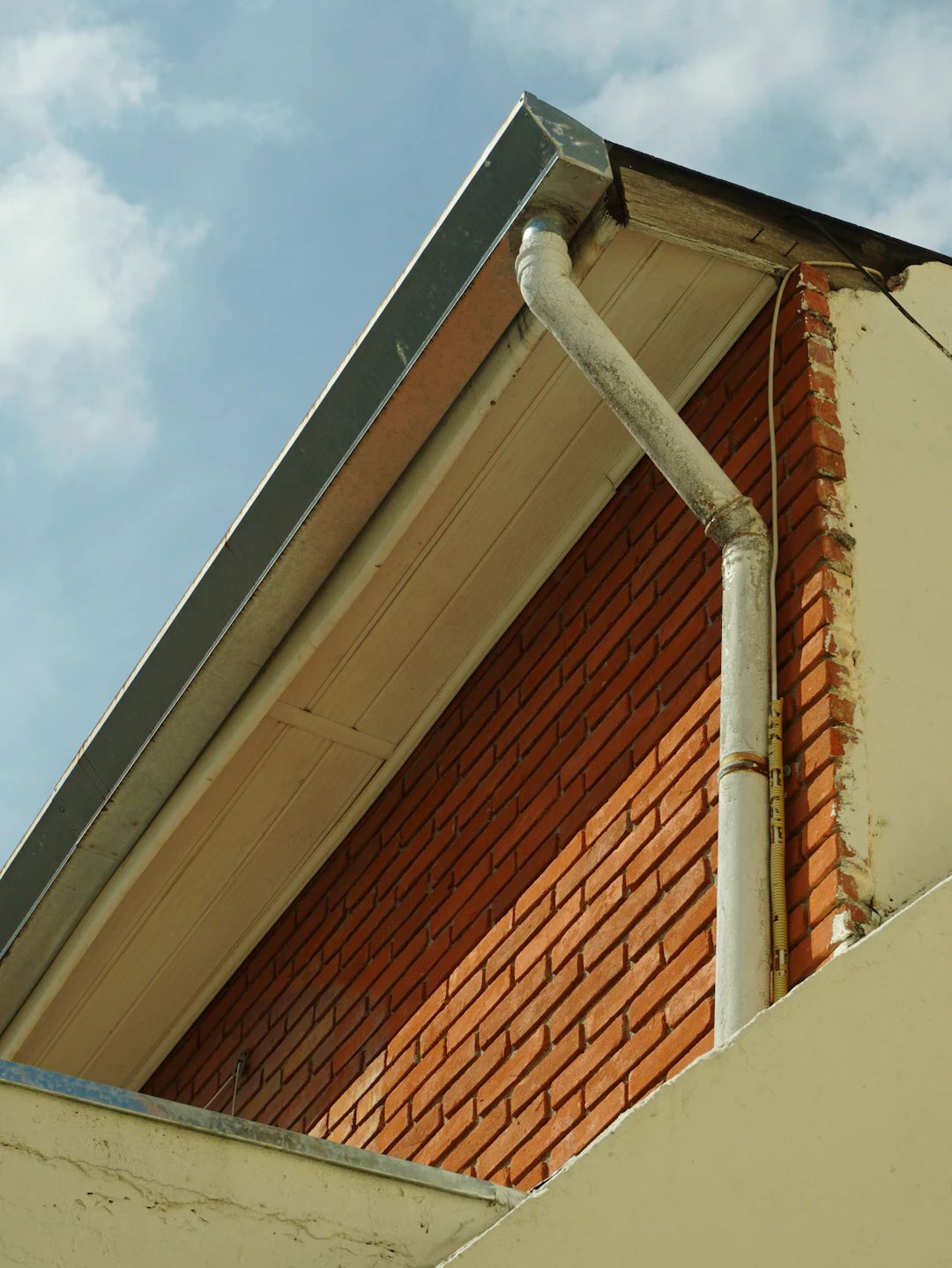 The Importance of Seamless Gutters for Home Protection in Tampa