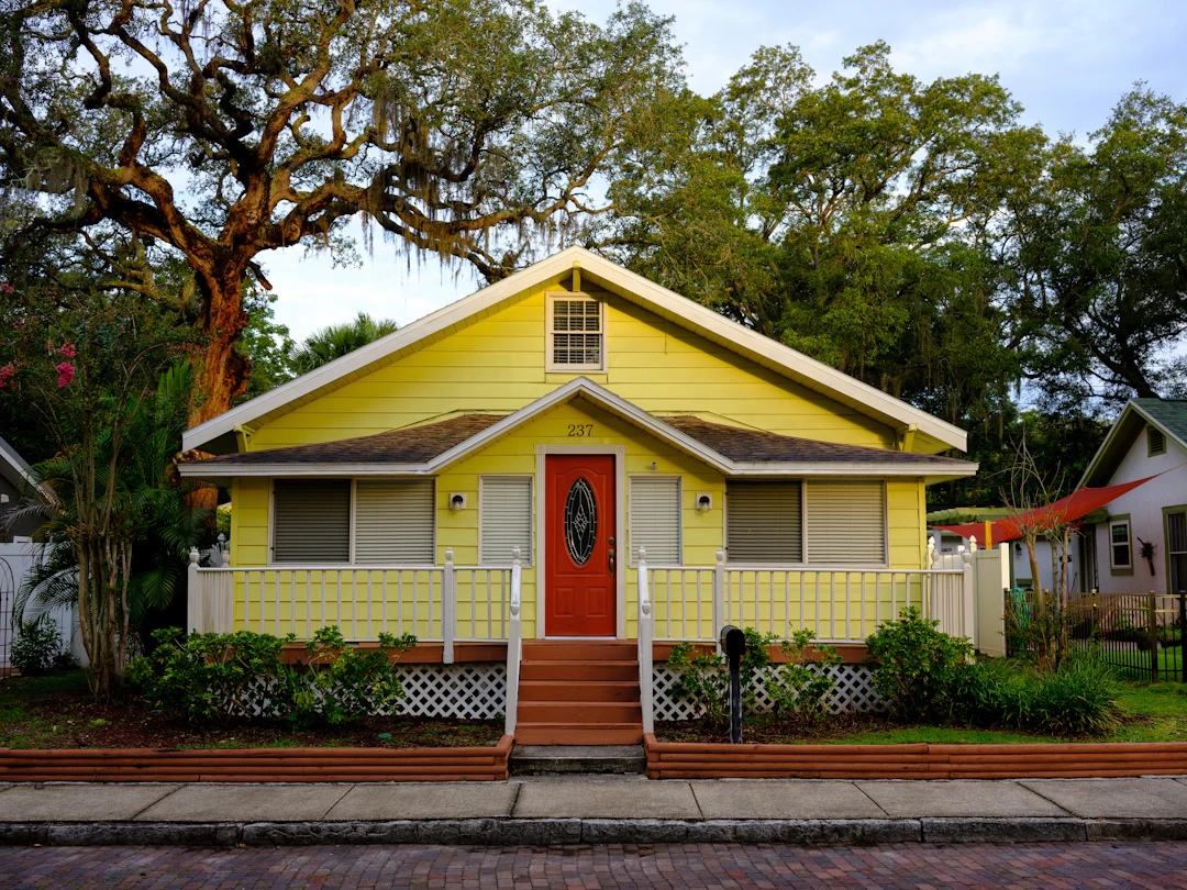 Explore the Hottest Trends in Home Exterior Colors and Styles for Tampa Homes