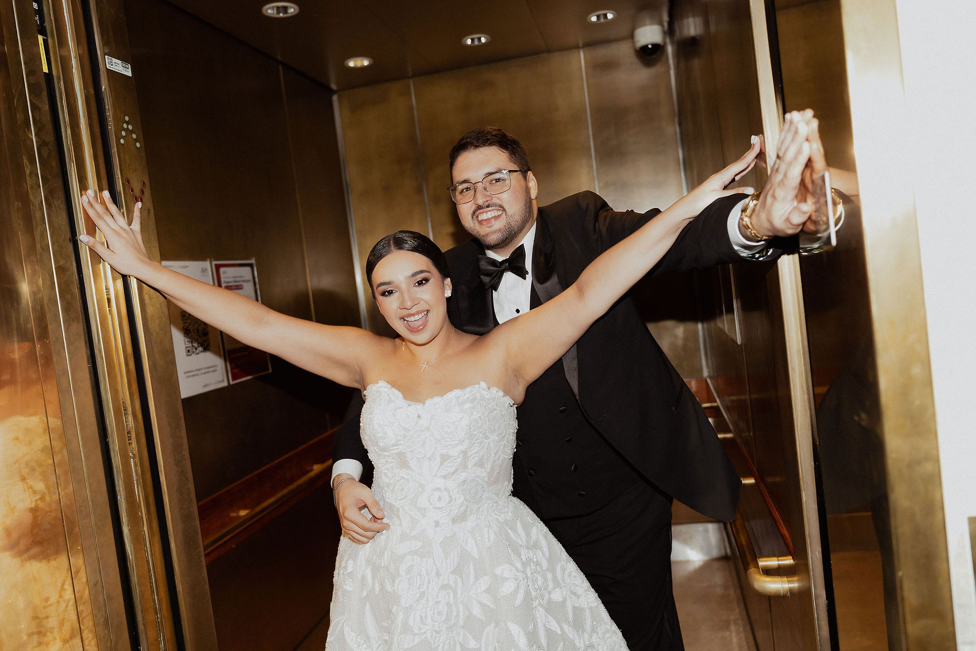 Bride and groom celebrating inside El Museo de Arte de Puerto Rico elevator