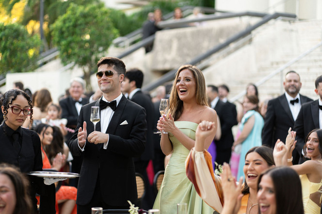 Crowd reacting to wedding entrance at El Museo de Arte de Puerto Rico