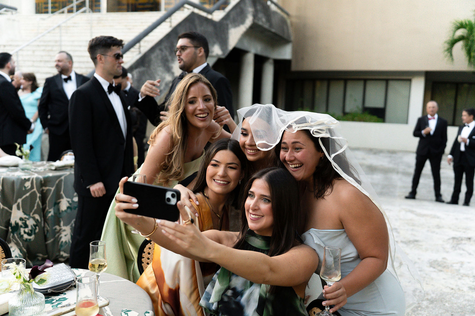 Bride with girlfriends enjoying at El Museo de Arte de Puerto Rico
