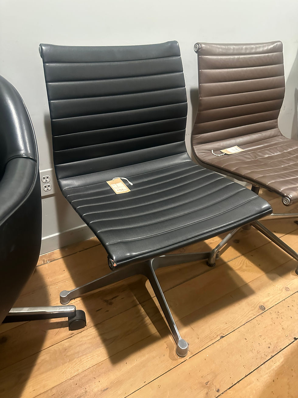 Thumbnail: Eames Aluminum Group Chair 