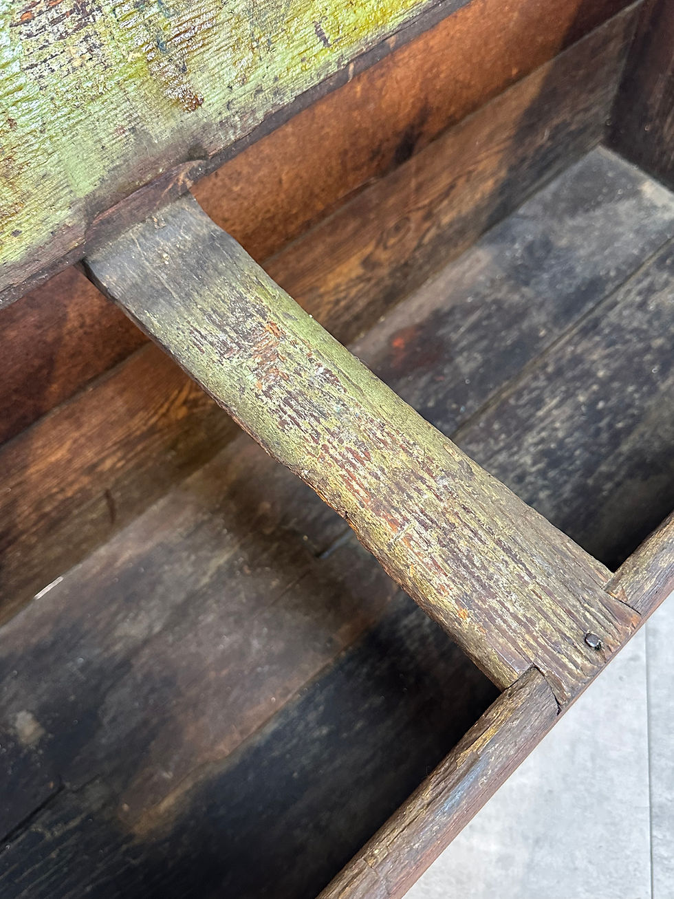 Thumbnail: Primitive American Entry Bench /Shoe Storage 