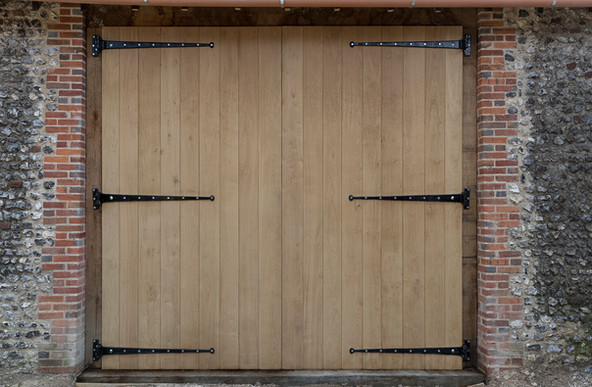 Huge oak barn doors, T hinges