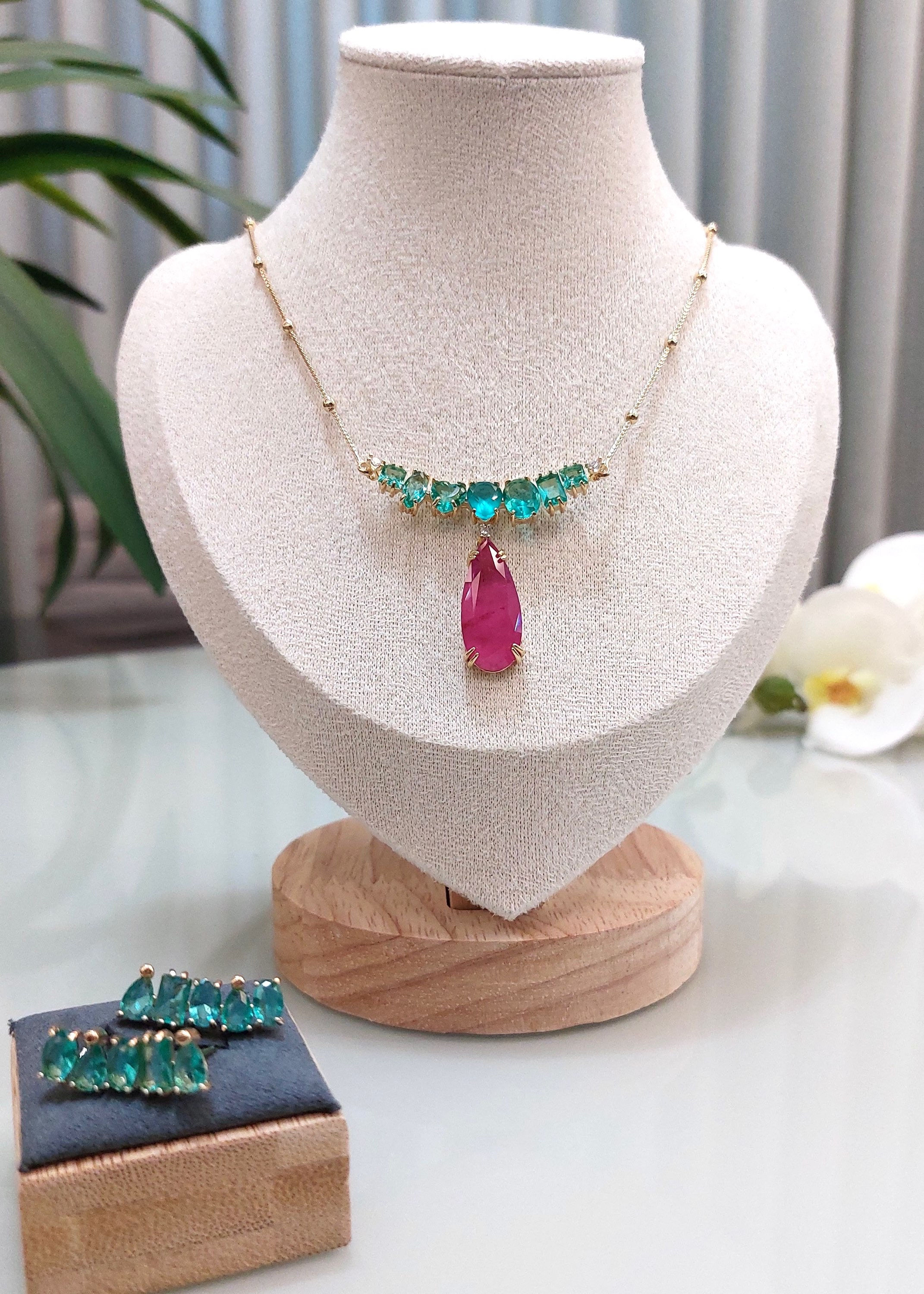 Conjunto Gota Zircônia Verde Esmeralda com Pink