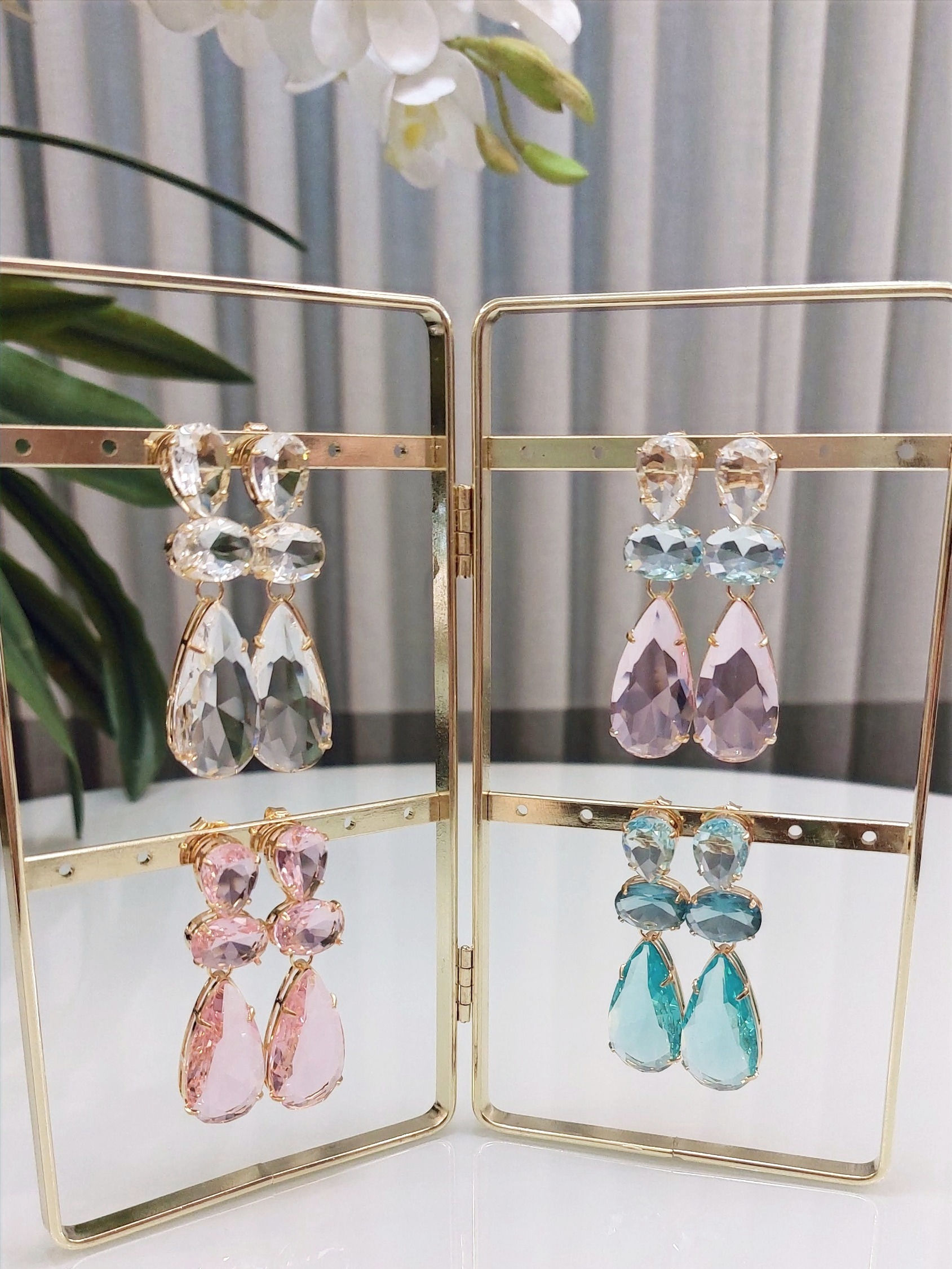 Brinco zircônias gota - Luxo