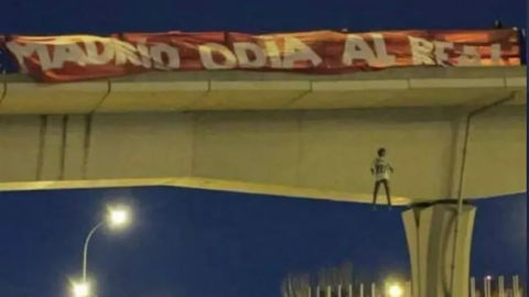 Justiça da Espanha condena 4 por boneco de Vinicius Jr. 'enforcado'