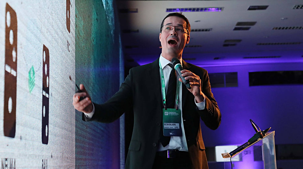 Dallagnol usou fama com a Lava Jato para lucrar com palestras