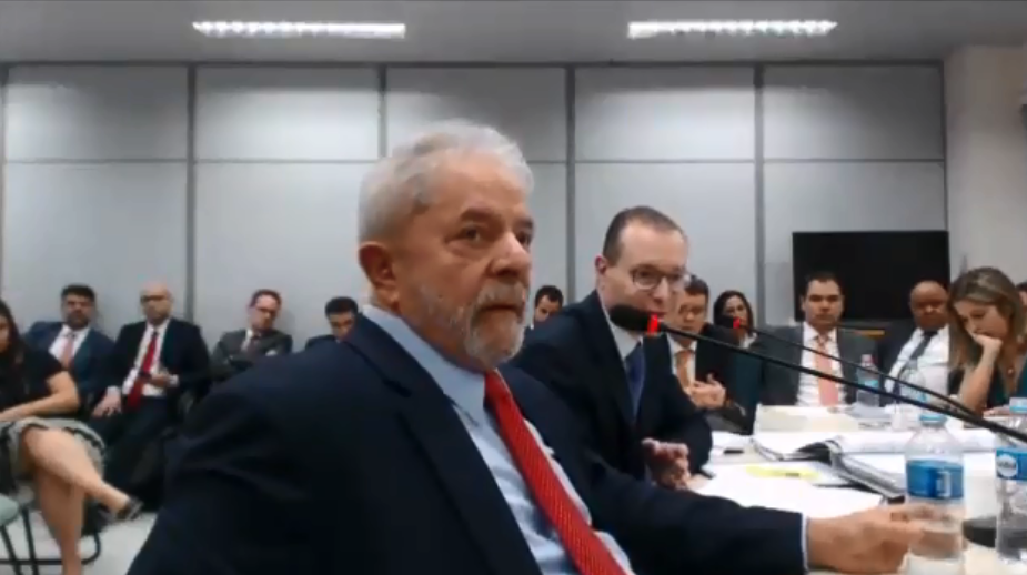 Lula fica calado em depoimento à Polícia Federal