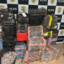 Polícia encontra 734 kg de maconha em carreta que quase bateu em viatura policial