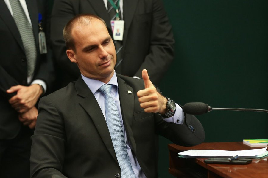 Eduardo Bolsonaro diz que já fritou hambúrguer nos EUA