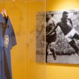 Camisa de Pelé da final da Copa de 1958 é vendida por R$ 25 milhões em leilão