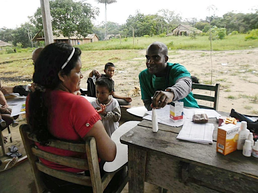 Médico cubano luta para ficar para atender indígenas