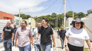Eduardo Pimentel entrega 146 casas no novo bairro do Caximba