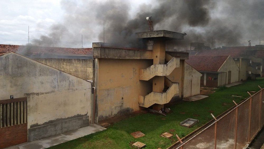 Rebelião na Penitenciária de Maringá termina após 30 horas