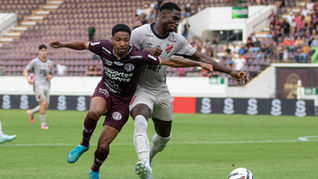 Athletico vira sobre a Ferroviária e fica a um ponto da Série A