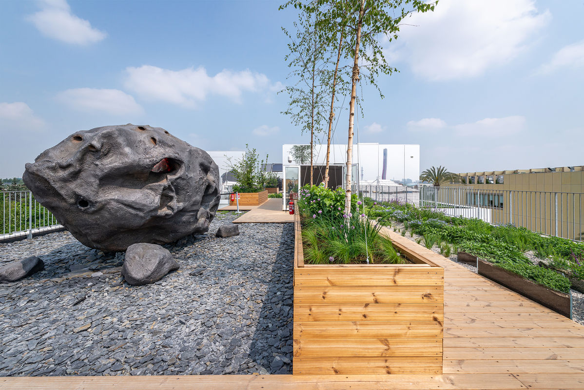 DSC8024 post web.jpg