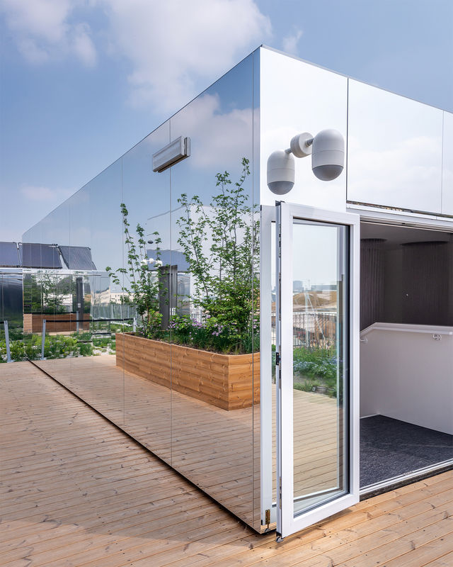 DSC8027 post web.jpg