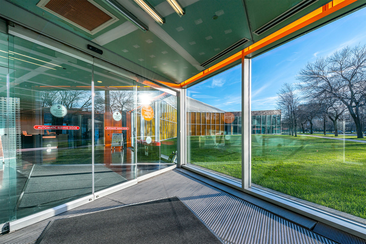 800_3341 post web.jpg