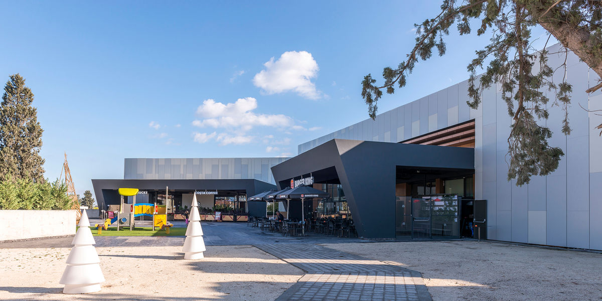 800_4214 post web.jpg