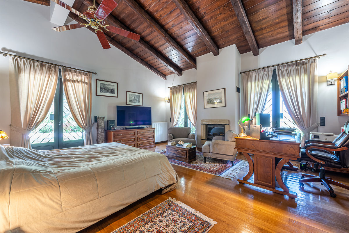 800_6031 post web.jpg