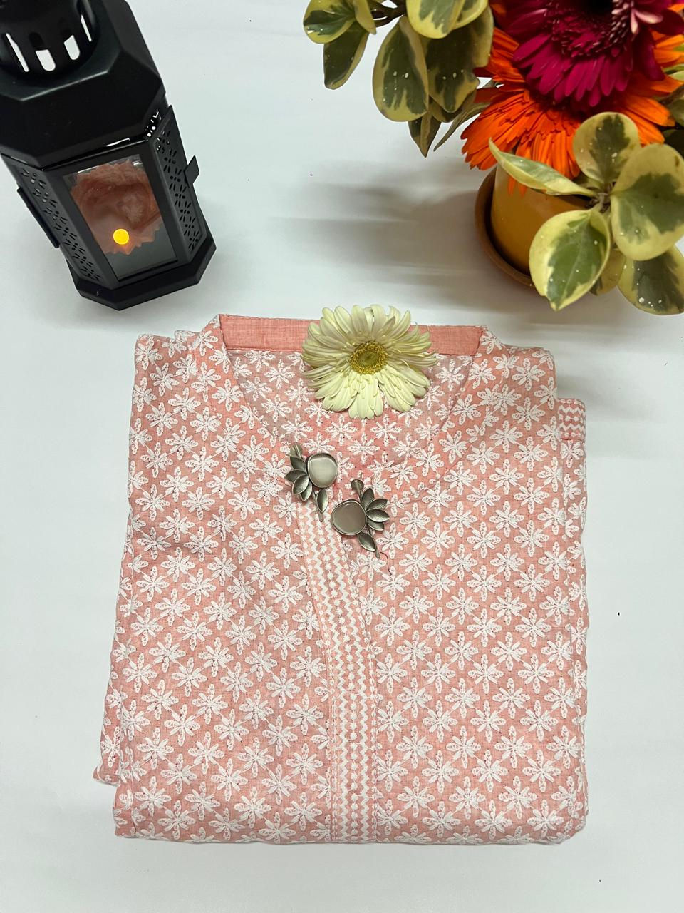This is a product image, the product is a Peach Hakoba Kurti