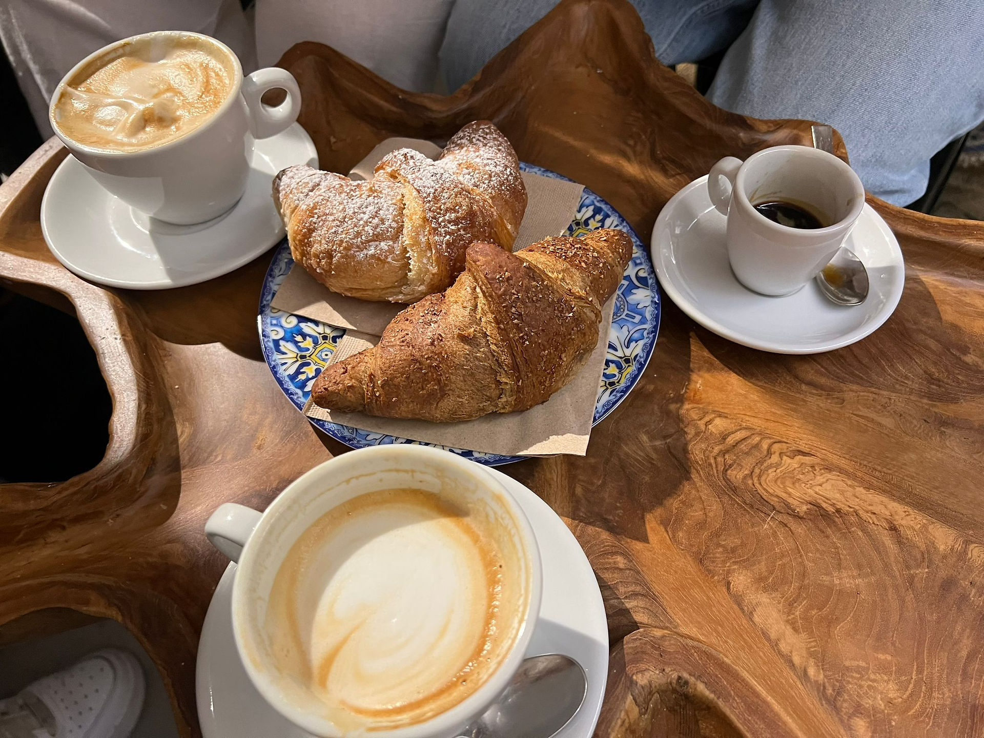 2 caffè lattes and an espresso