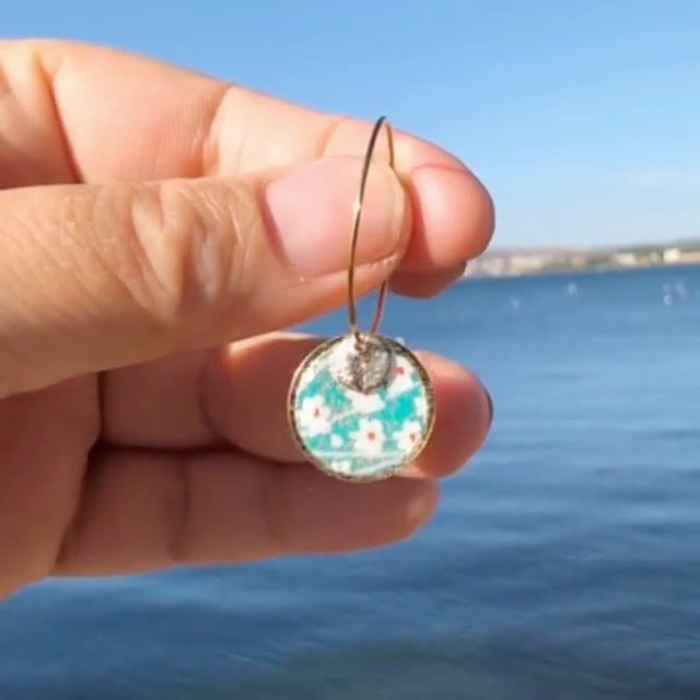 Miniature : Boucles d'oreilles japonaises créoles Champ de fleurs, turquoise foncé