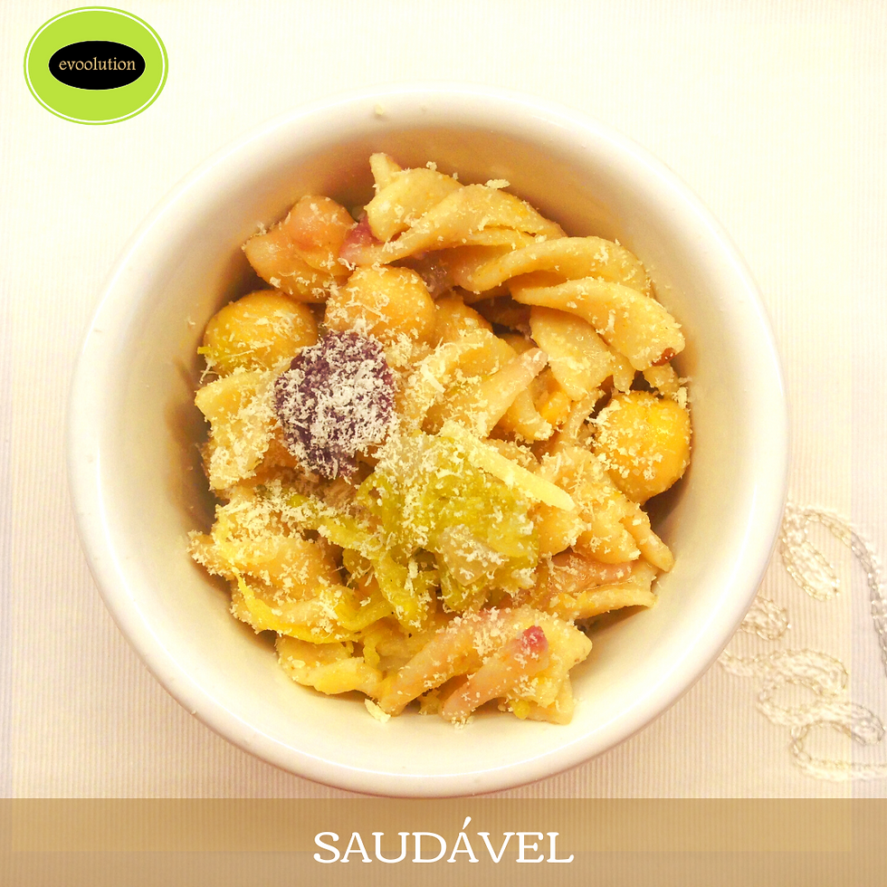 macarrão integral com abobrinha e grão-de-bico