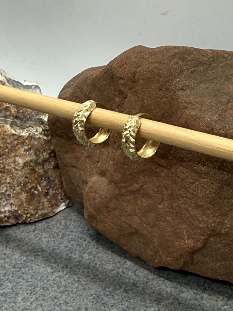 Thumbnail: 14KY Crackled Gold huggie hoop earrings