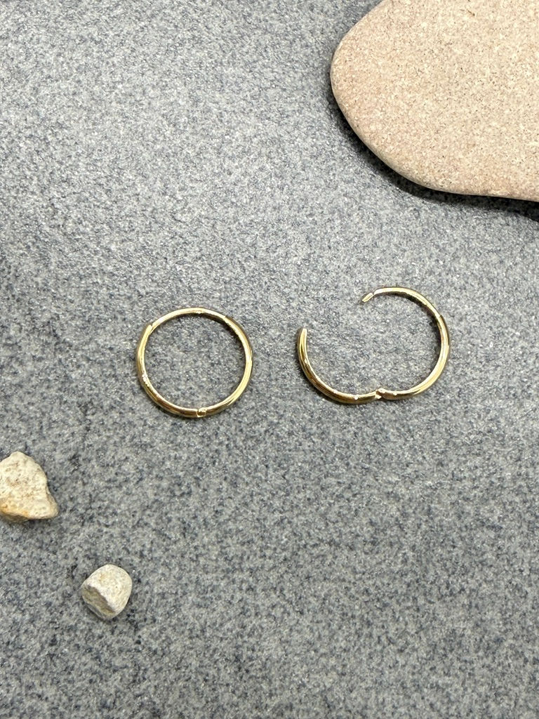 Thumbnail: 14KY Smooth Gold huggie hoop earrings