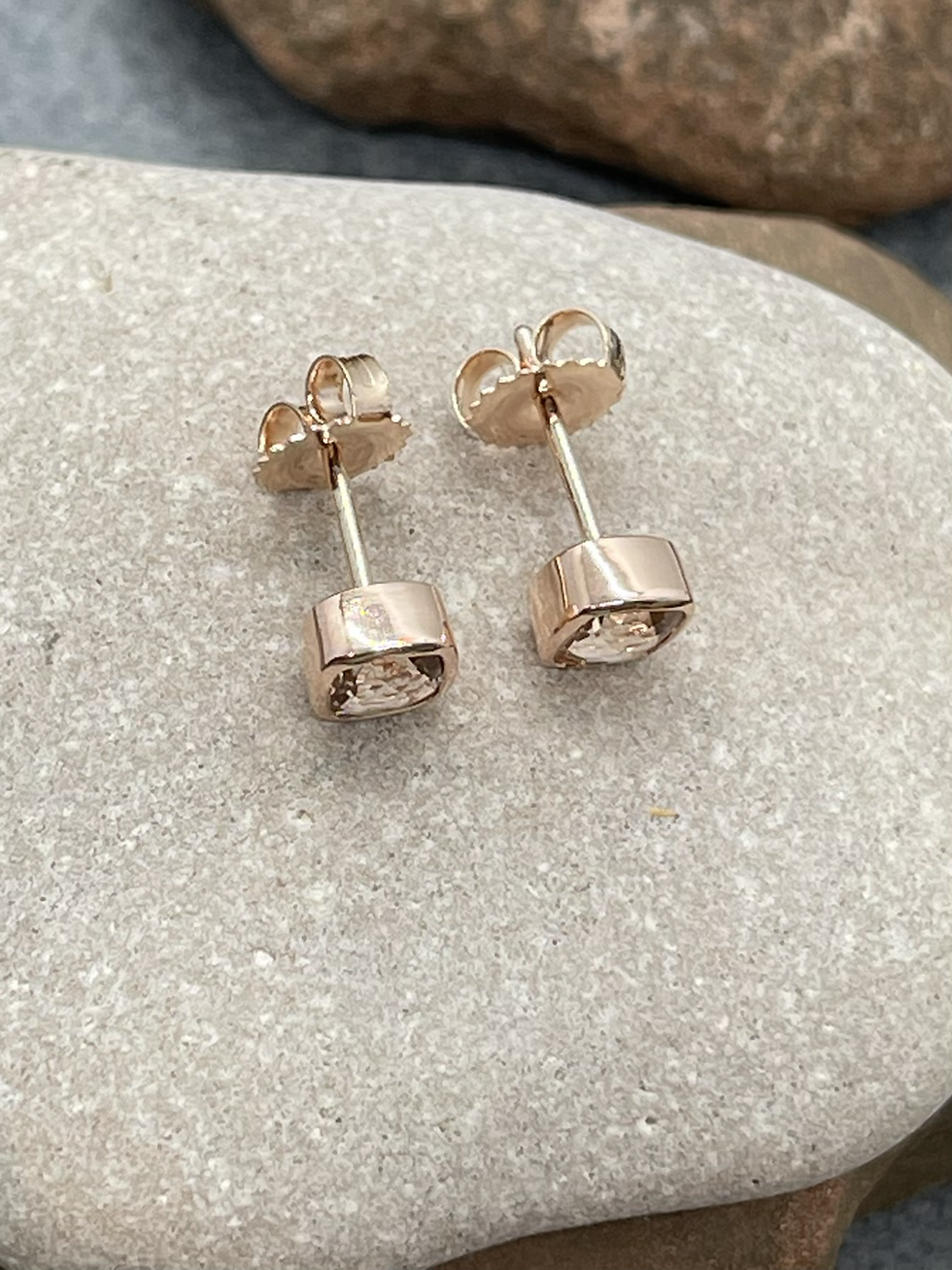 Thumbnail: 14K 5MM Morganite stud earring