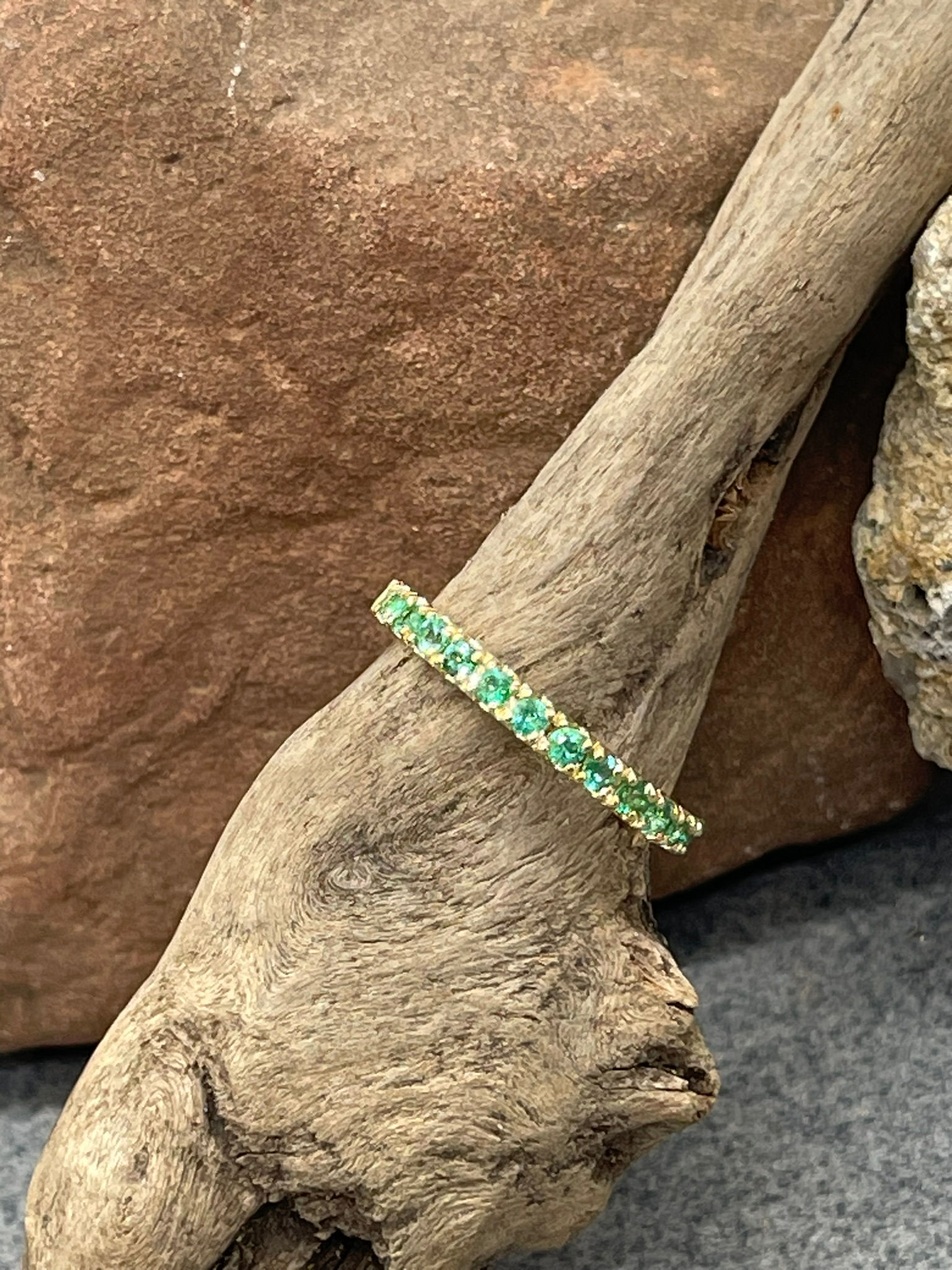 18KY Emerald band ring
