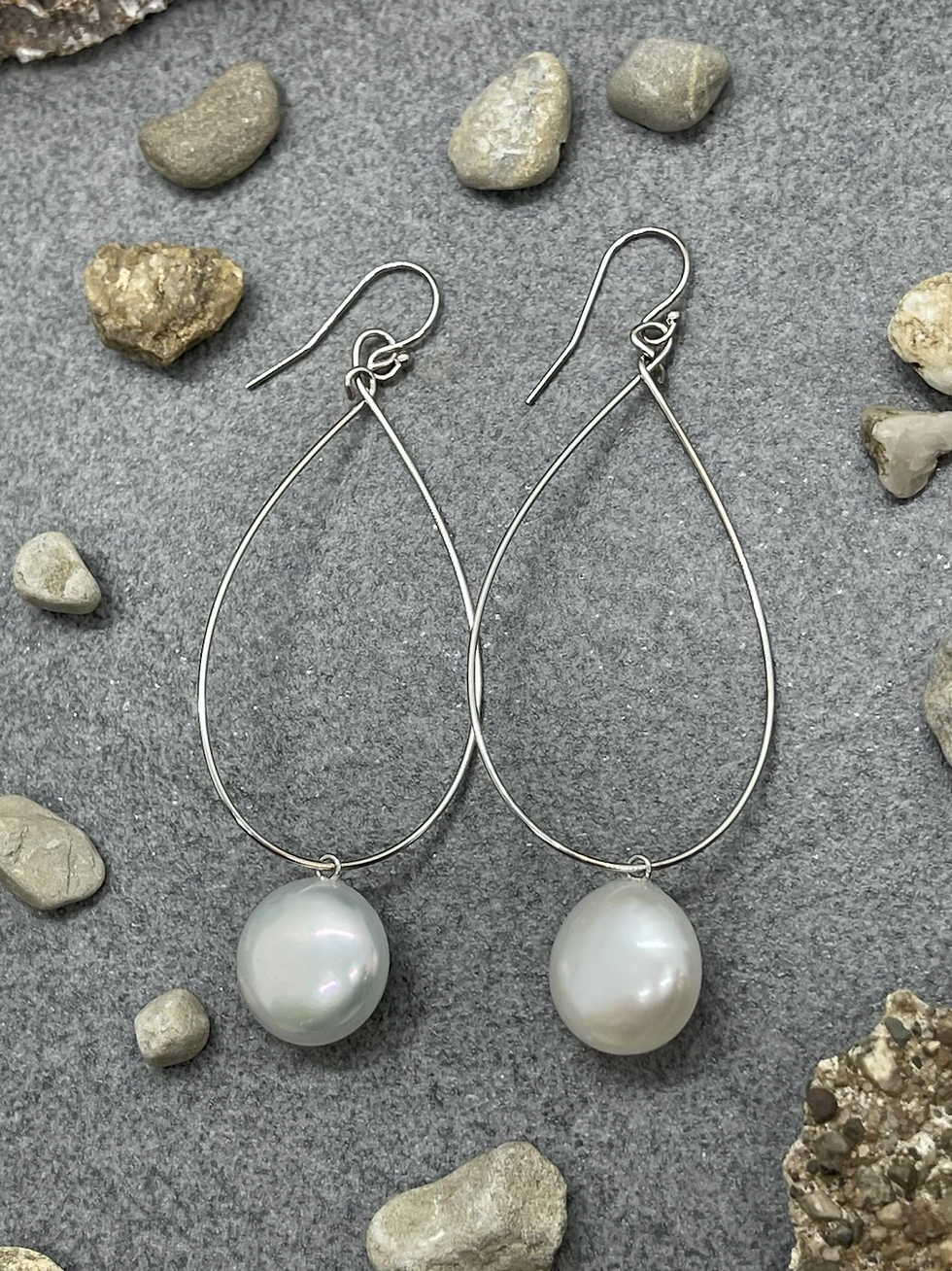 Thumbnail: 14K Coin Pearl hoop earring
