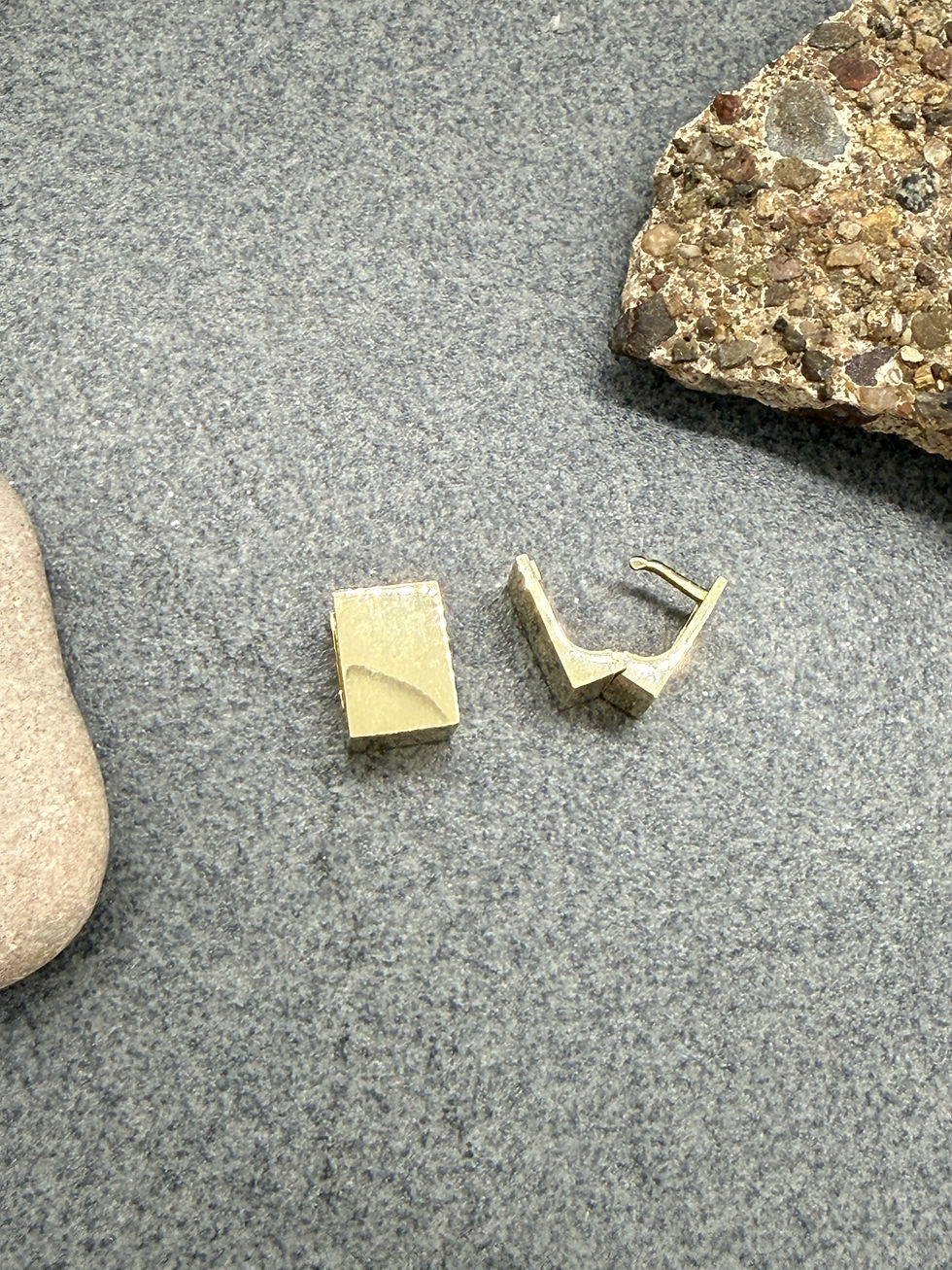 Thumbnail: 14K Block Bracket huggie stud earrings