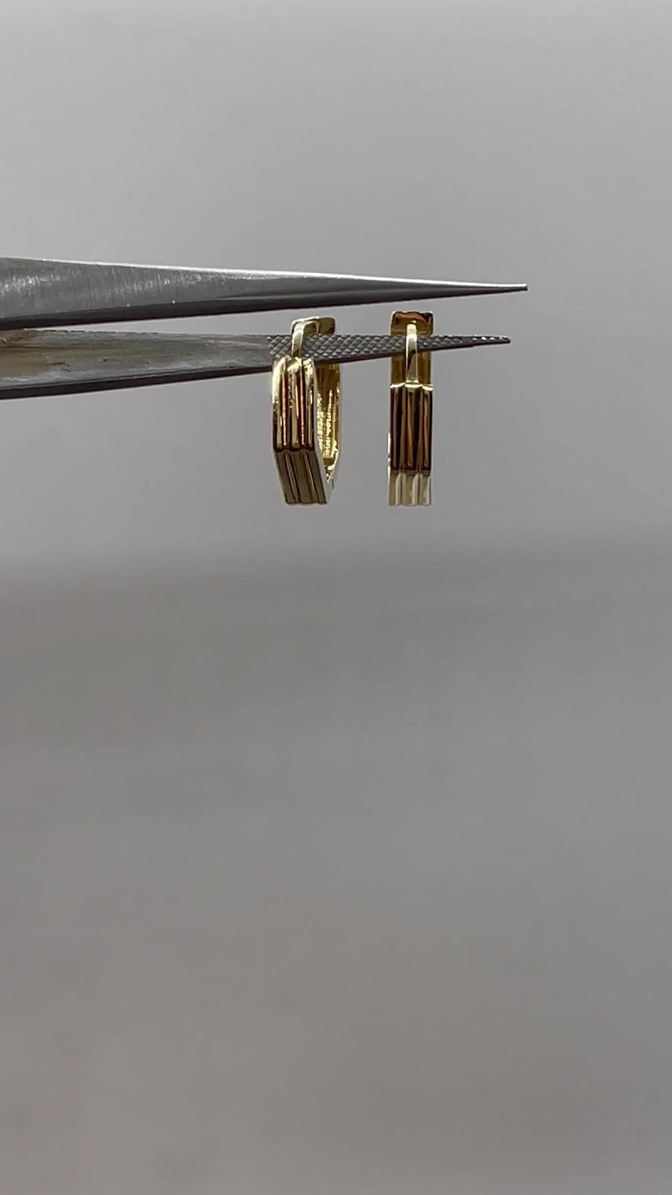 Thumbnail: 14KY Hexagonal ridged hoop earrings