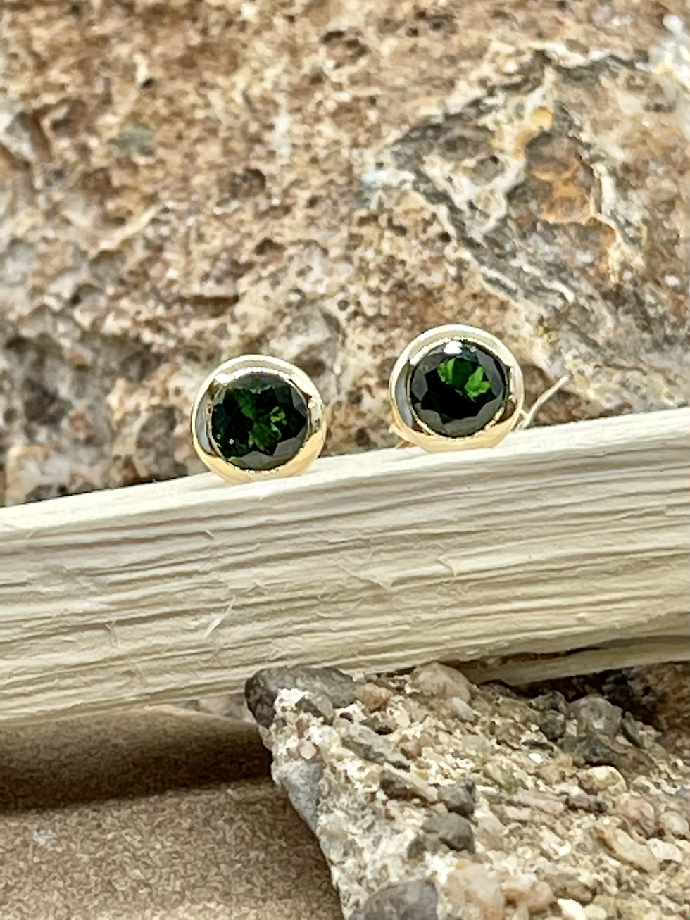 Thumbnail: 14K Round Bezel Tsavorite Garnet stud earring