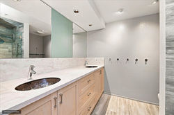 24-Bathroom-Virtually-Altered