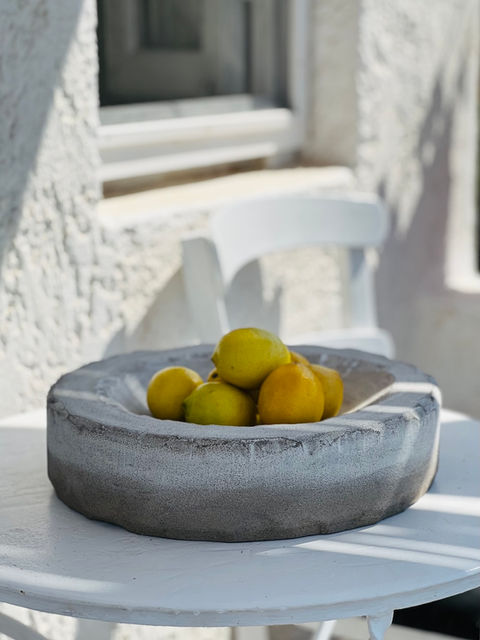 ματ κεραμική πιατέλα σε γήινη απόχρωση