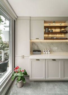 Mutfak tasarım, projelendirme, imalat ve uygulaması yapılmıştır. Lake boyalı MDF malzeme den mutfak