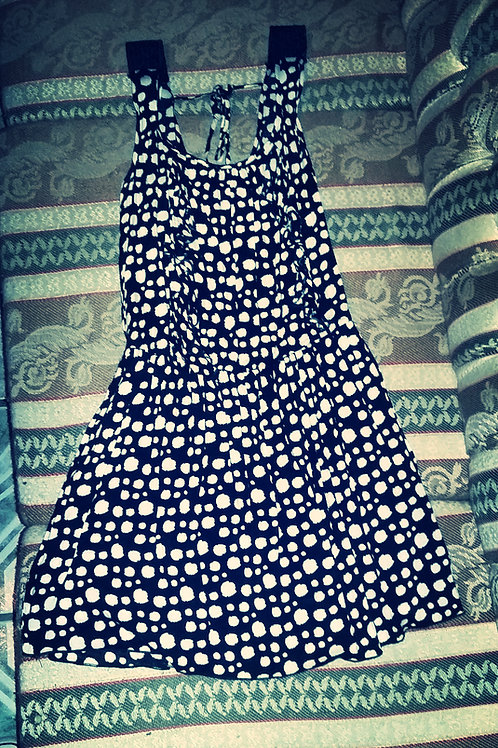 Vestido Negro con bolitas Blancas | laidealboutique