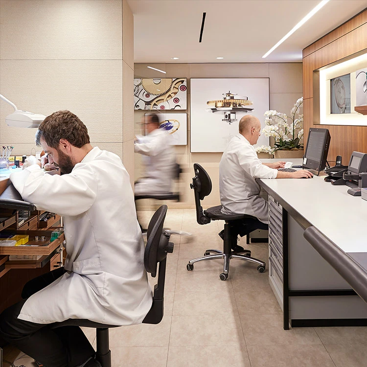 servicing-your-rolex-your-authorized-service-centre_portrait.webp