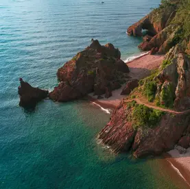 Airbnb à Théoule-sur-Mer : destination carte postale, marché exigeant
