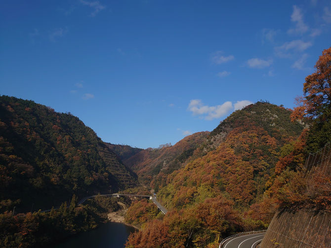 四川ダムの紅葉
