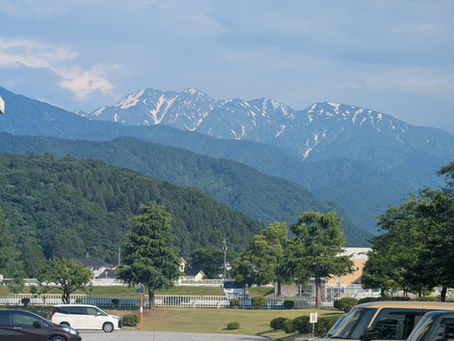 日本海側から見る山も美しい