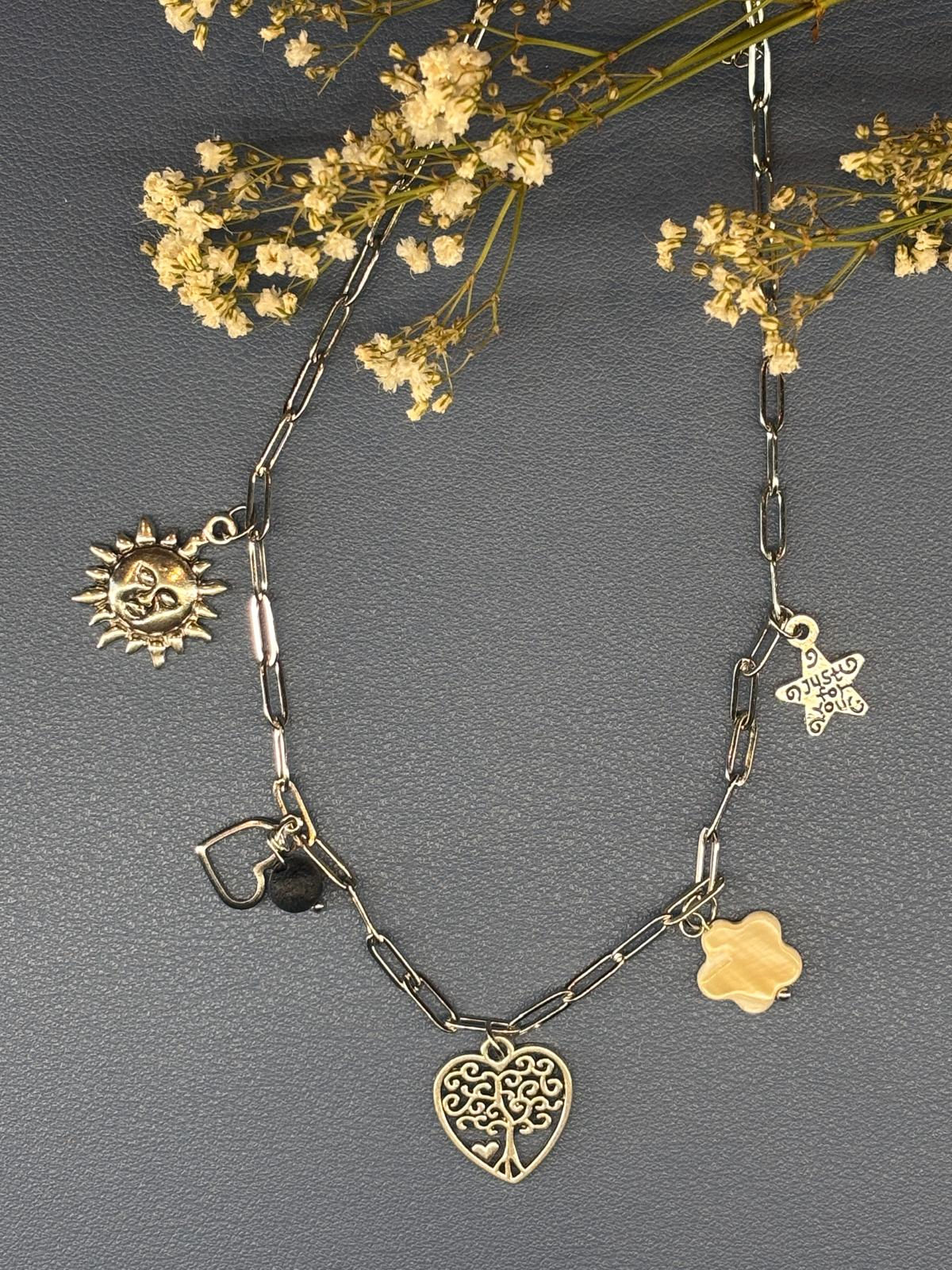 Collier avec breloques soleil, étoile, cœur, arbre de vie