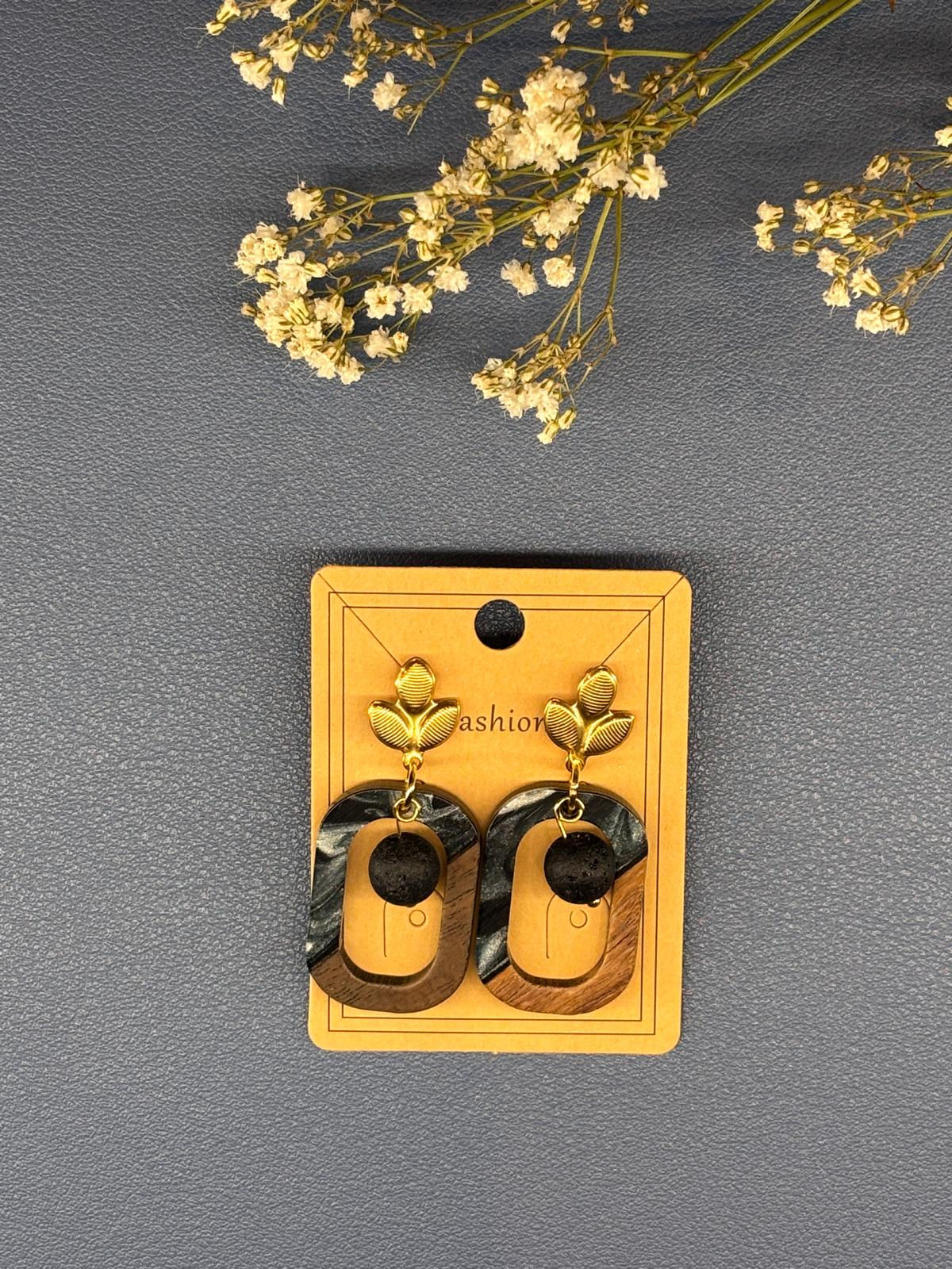 Boucles d'oreilles bois carrées avec détails marbrés
