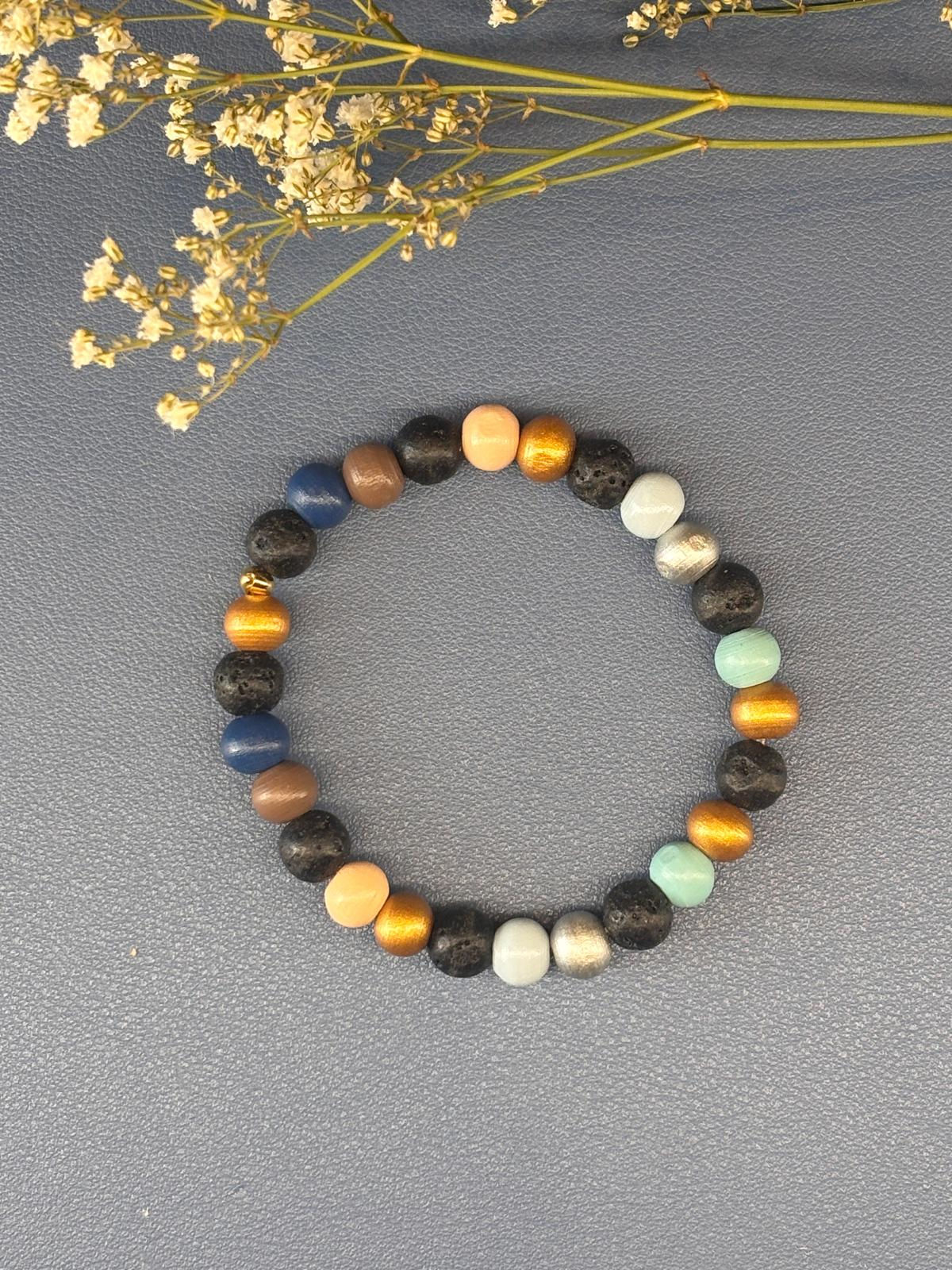 Bracelet de perles multicolores et pierres de lave